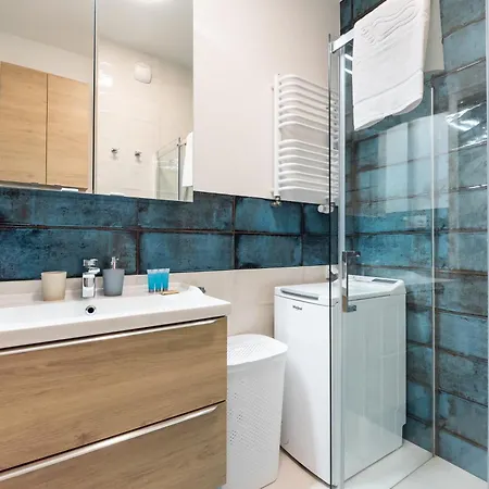 아파트 Wola Homely #106 By Bookinghost *